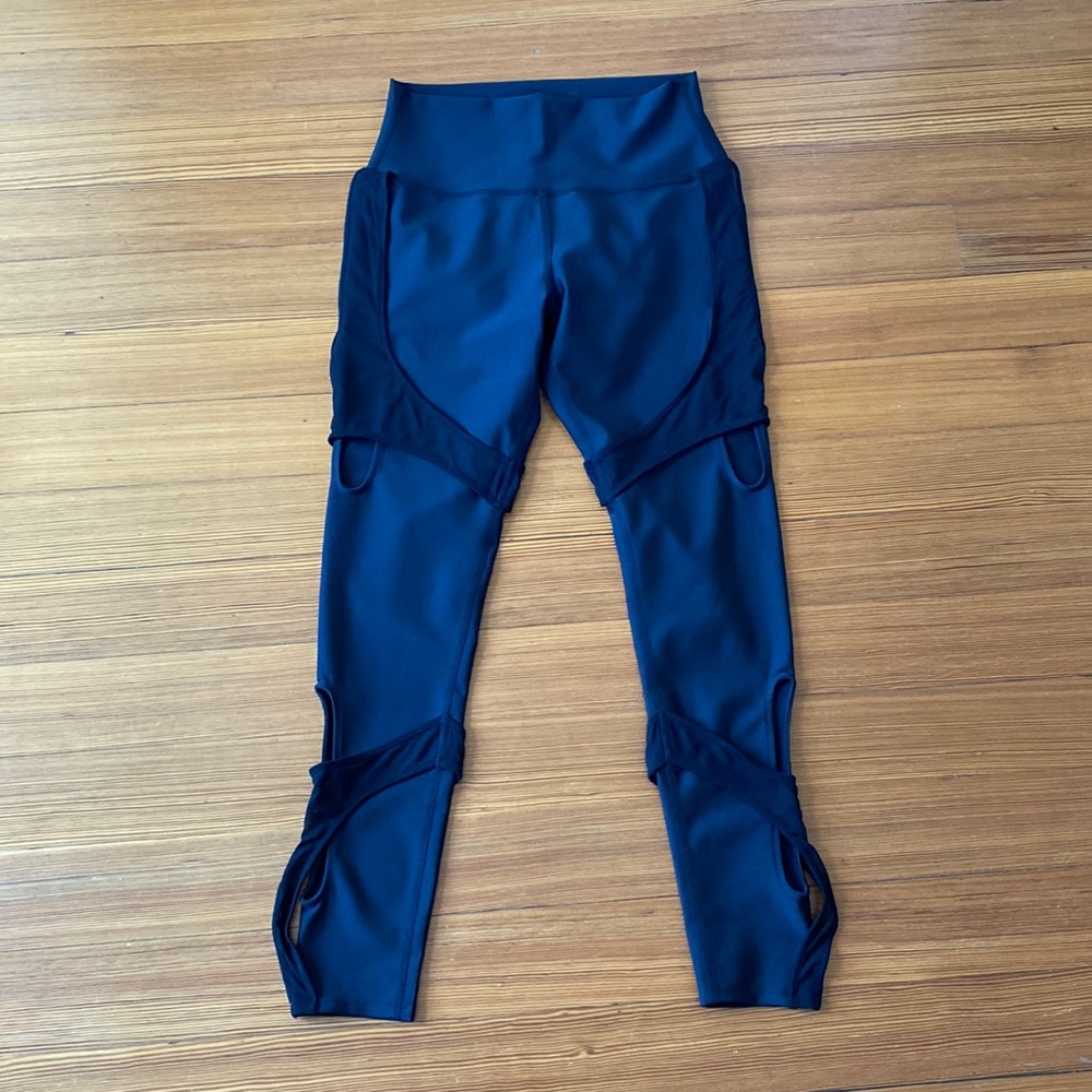 ALO Yoga, large, black leggings.